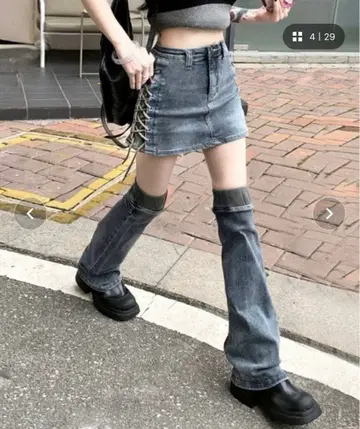 데님 미니 스커트와 레그 워머 세트