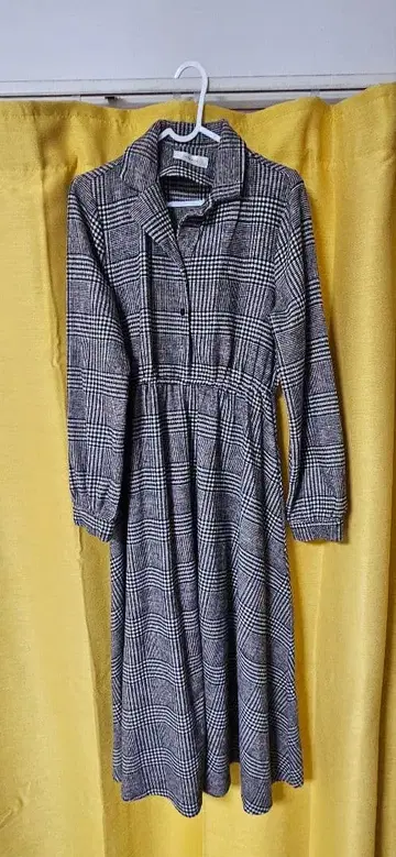 그레이 계열 체크 긴팔 원피스