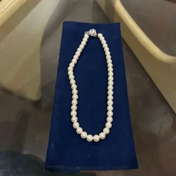 화이트 펄 목걸이 실버 클로징