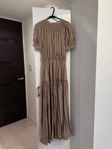 CASA FLINE 포인트 슬리브 롱 원피스