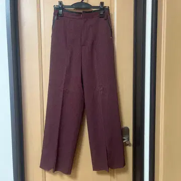 UNITED TOKYO 센터 슬릿 팬츠