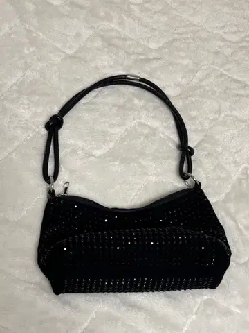 비즈 장식 블랙 핸드백
