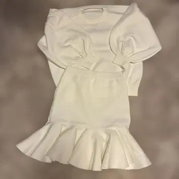 로지몬스터 화이트 스커트 셋업 사이즈 F