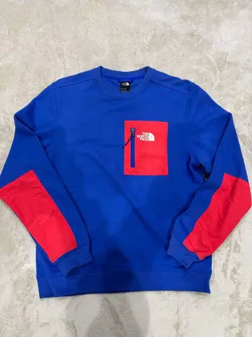 THE NORTH FACE 포켓 부착 맨투맨