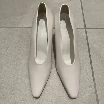 Louren 화이트 스틸레토 하이힐