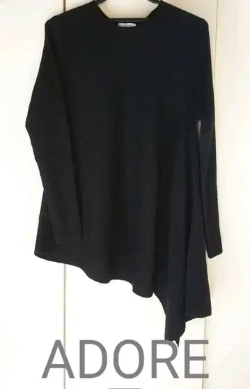 어도어 어시멘틀리 헴 니트