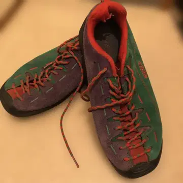 KEEN 그린과 보라색 스니커즈