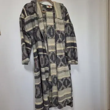 빈티지 후드 부착 울 가운