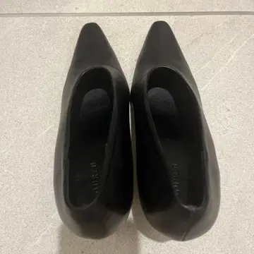 Louren 블랙 스틸레토 하이힐