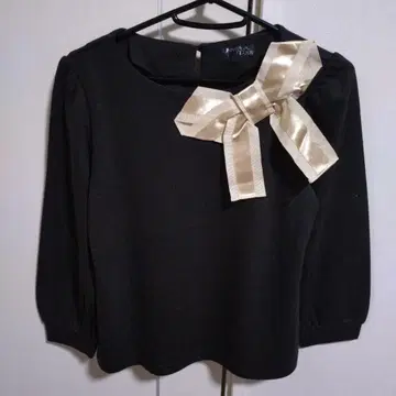 미사용 새상품 리본 포함 블랙 니트