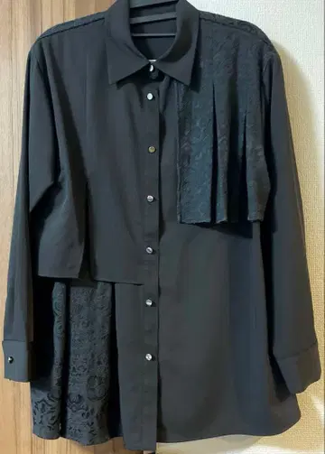 자카드 비대칭 플리츠 셔츠(HARE)