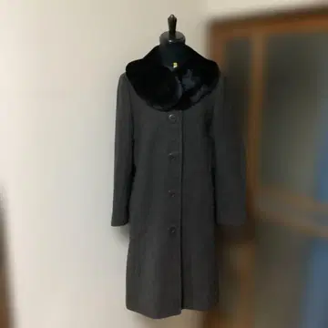 퍼 카라 부착 그레이 롱 코트 as know as de base