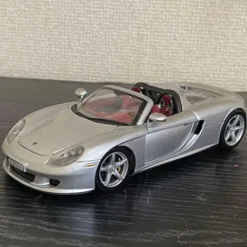 포르쉐 까레라 GT PORSCHE 1/24 미니카 실버