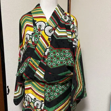 모던 안테나 사이클링 패턴 기모노