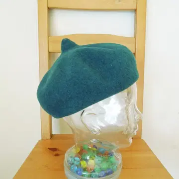 뿔 달린 베레모 터콰이즈