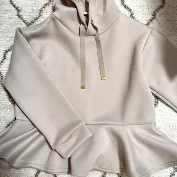 앤드셰림 새상품급 페플럼 후드티