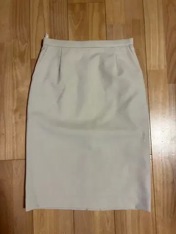 UNTITLED 베이지 타이트 스커트 사이즈 2