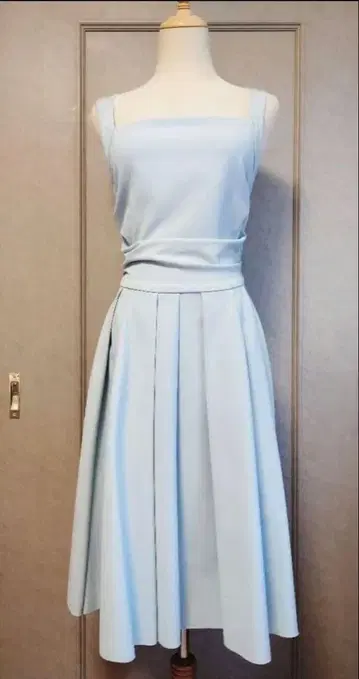 [FOXEY] 라이트 블루 핏앤플레어 스타일업 원피스