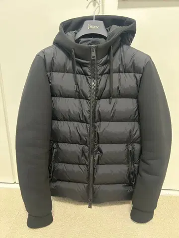 Herno 블랙 다운 자켓 후드 부착