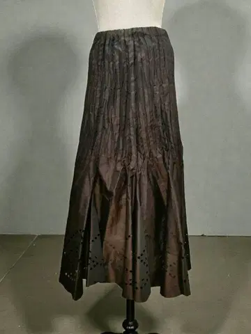 스페치오 메탈 브라운 플리츠 롱 스커트