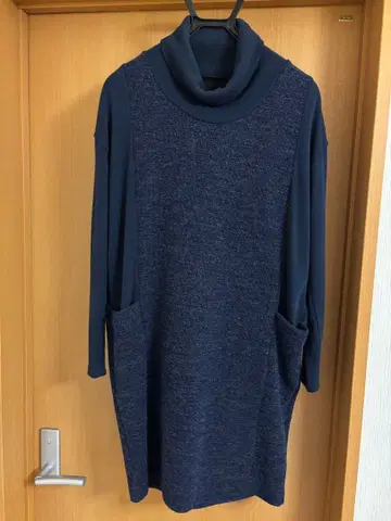 롤라덱스 네이비 터틀넥 원피스