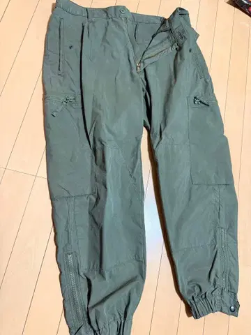 카키 나일론 카고 팬츠