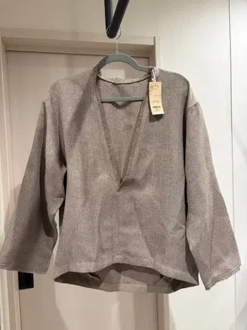 [ 새상품 ] studio CLIP 트위드 오버 V넥 블라우스