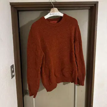 오렌지 컬러 크루넥 니트 스웨터