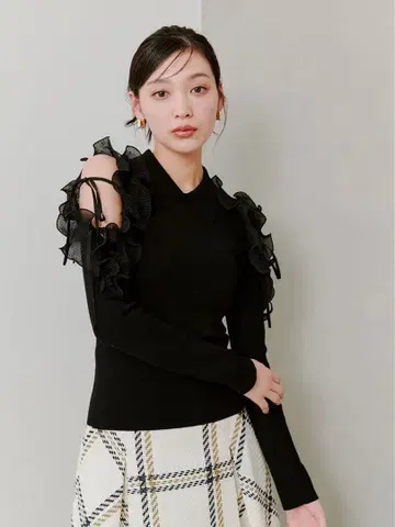 SNIDEL 플리츠 프릴 니트 풀오버 블랙