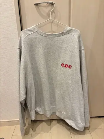 cec 로고 자수 그레이 맨투맨