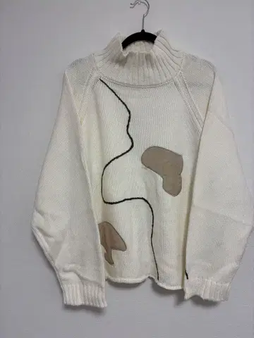 아트풍 아이보리 니트 스웨터