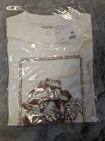 지브리 파크 마녀의 계곡 하울의 움직이는 성 T셔츠 S사이즈