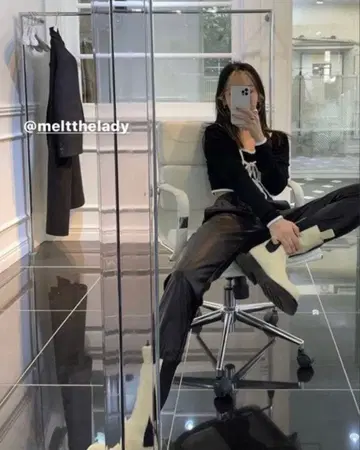 Melt the Lady 바이컬러 크롭 상의