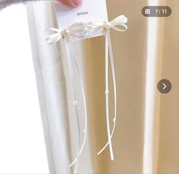 리본 포함 화이트 귀걸이