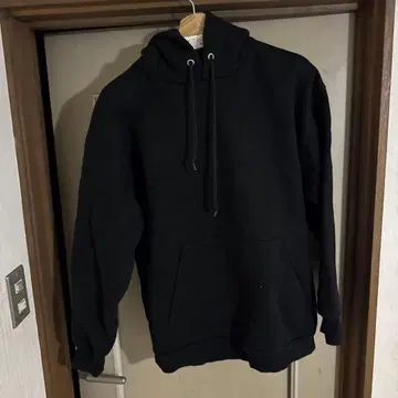 블랙 후드 부착 맨투맨