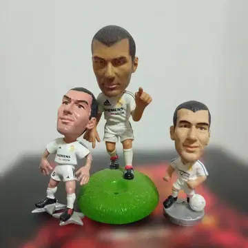 지네딘 지단 (레알 마드리드 시절) 피규어 3개 세트