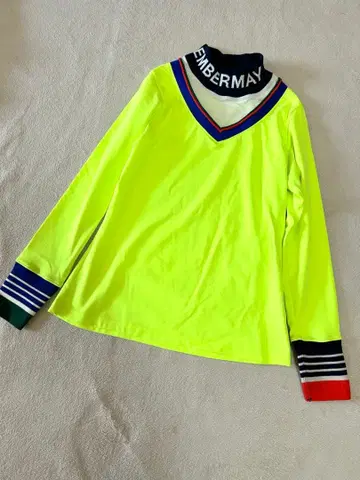 컨디션 최상 디셈버 메이 모크넥 셔츠 속기모 보온 흡습 속건성 방한