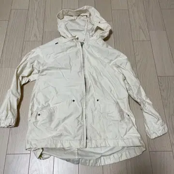 화이트 후드 부착 마운틴 후드티