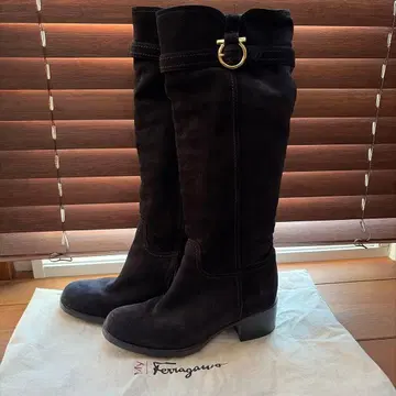 Ferragamo 블랙 스웨이드 롱 부츠
