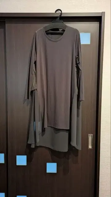 그레이 레이어드 T셔츠 긴팔 이소재 스콧 클럽