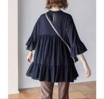 IENA 이에나 프릴 티어드 블라우스 네이비 7부 소매