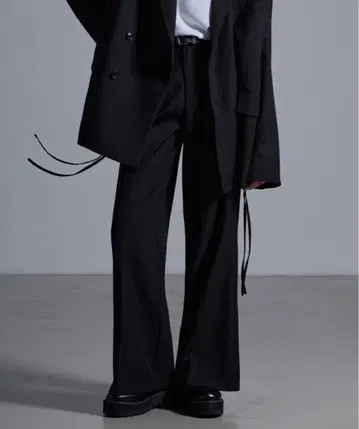 루즈 드레이프 와이드 플레어 슬랙스