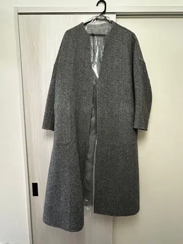 그레이 체크 무늬 롱 코트