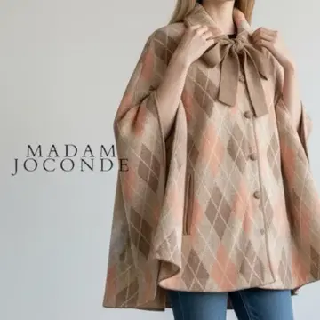 Y606 Jocomade 캐시미어 혼방 리본 포함 아가일 케이프 코트