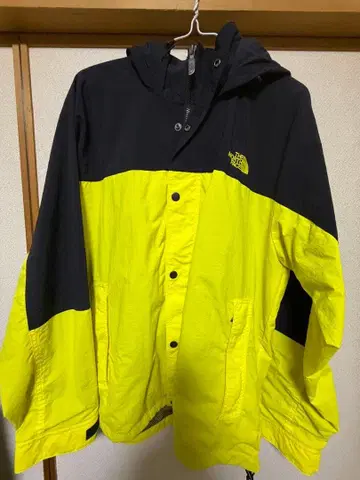 The North Face 나일론 자켓 블랙/노랑