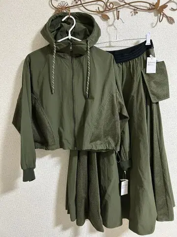 택 포함 새상품 비비안 스포츠 후드 부착 지퍼 블루종 맥시 길이 스커트