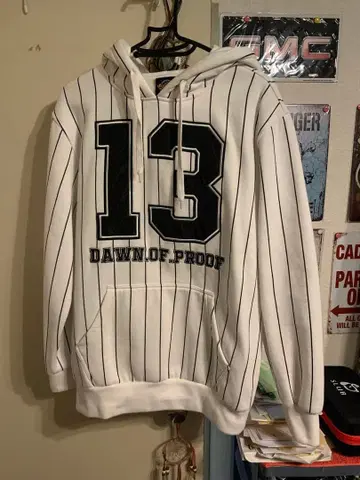 스트라이프 디자인 후드 부착 후드티