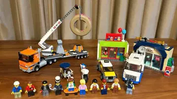 레고 LEGO 시티 크레인 자동차와 도넛 샵 60233