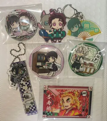 귀멸의 칼날 아크릴 키링과 캔뱃지 세트