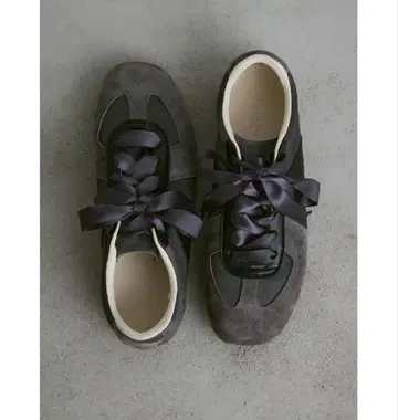 un/neu 안노이 새틴 레이스업 스니커즈 L